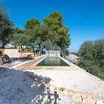 Nyaraló Lamia With Pool *