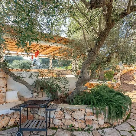 Lamia With Pool Остуни