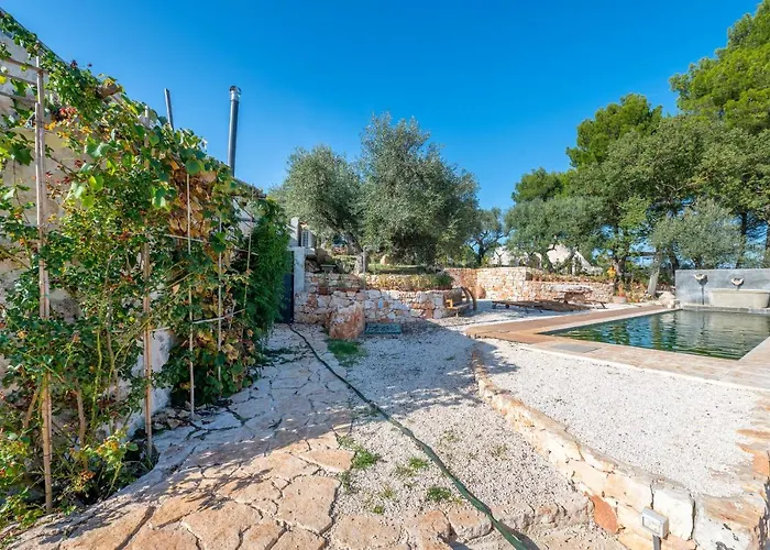 Lamia With Pool Holiday home